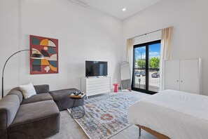 Bureau, fer et planche à repasser, Wi-Fi gratuit, draps fournis