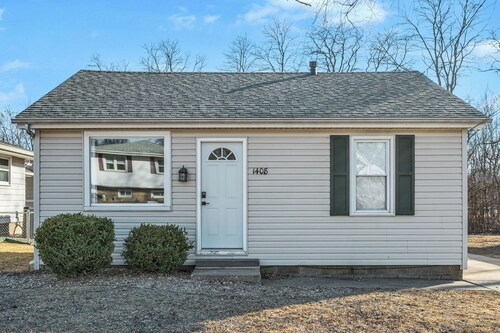 Boutique 1BR near Dining & Hospital/Office/Garage.