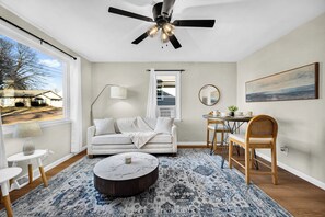 Unclassified image, 5 of 37, button - Boutique 1BR near Dining & Hospital/Office/Garage. (Peoria Heights)