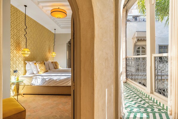 خزنة داخل الغرفة وواي فاي مجانًا