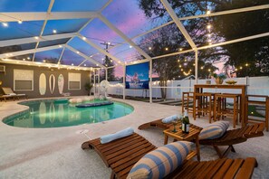 Unclassified image, 3 of 69, button - Retro Florida Stay! Pool, glow-in-the-dark golf, karaoke, central location (Clearwater)