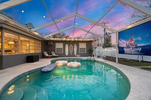 Unclassified image, 2 of 69, button - Retro Florida Stay! Pool, glow-in-the-dark golf, karaoke, central location (Clearwater)