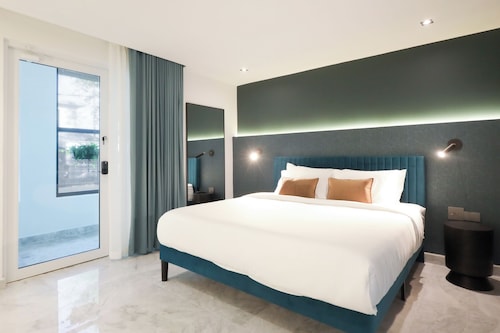 Portofino 4BD Suite Pool Resort Vibe