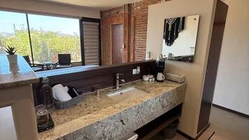 Shower, hair dryer, bidet, towels