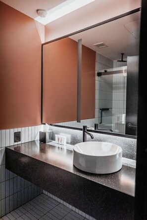 Bathroom - Haworth Inn & Conference Center (Holland)
