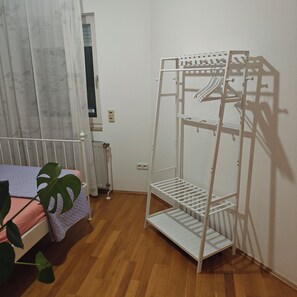 1 室のベッドルーム、アイロン / アイロン台、ベッドシーツ