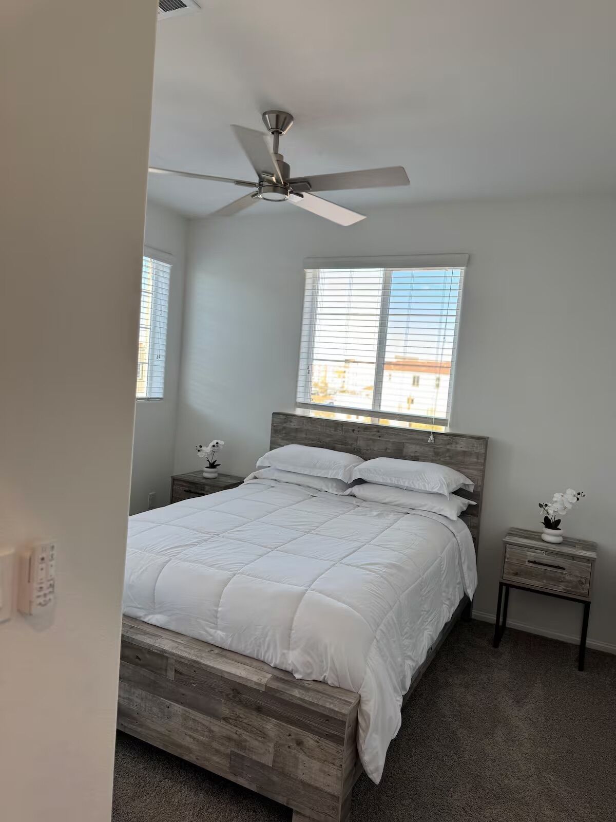 3 室のベッドルーム、アイロン / アイロン台、インターネット、ベッドシーツ