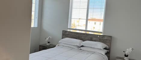 3 室のベッドルーム、アイロン / アイロン台、インターネット、ベッドシーツ