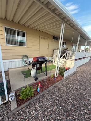 Property grounds - Gated community with a pool, close to ballparks super clean and ready  for you (Mesa)
