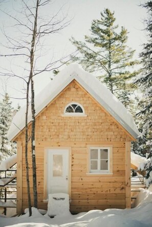 Cabin, Pets allowed | Exterior detail