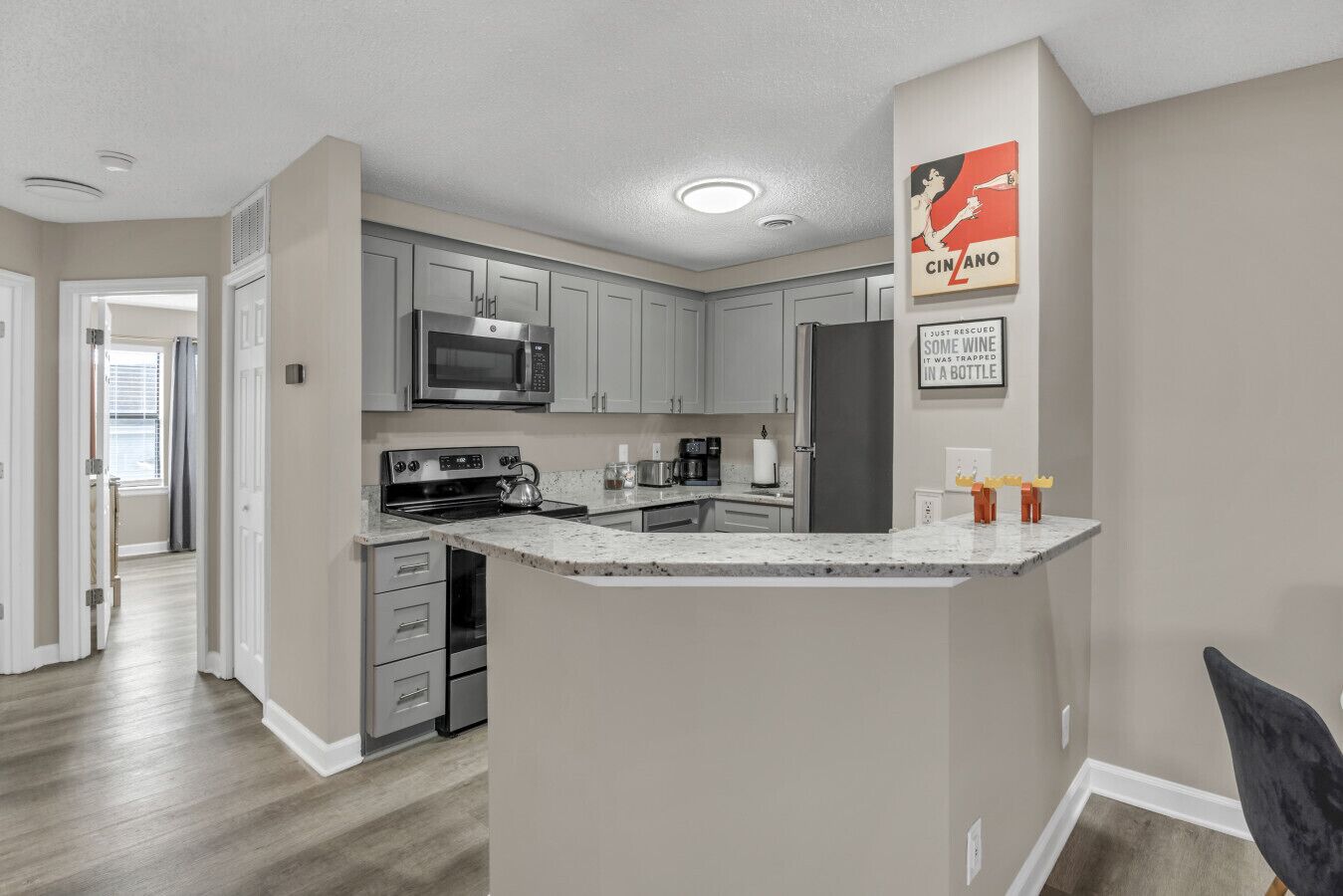 冰箱、微波炉、烤箱、炉灶