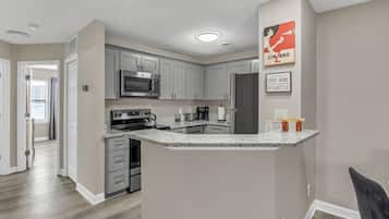 冰箱、微波炉、烤箱、炉灶