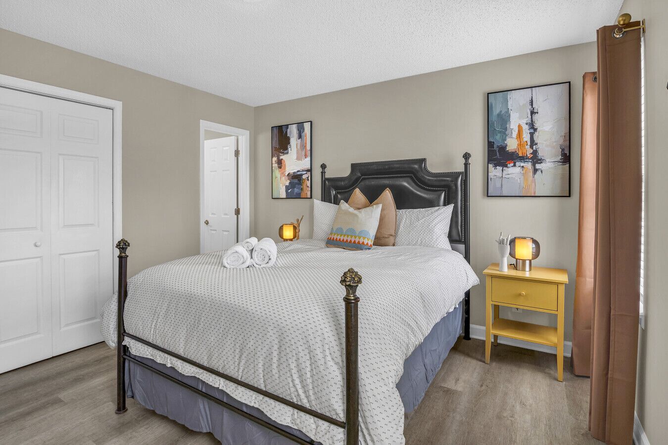 Fer et planche à repasser, Wi-Fi gratuit, draps fournis