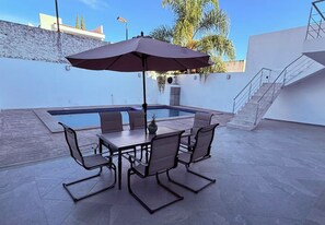 Outdoor dining - Private Pool • 4BR • 5.5 Baths • Secure • Upscale (Zapopan)