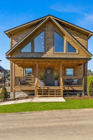 Exterior - LuxCabin Sauna~Pool~Mins to Island/Dllywd~Games~Hottub EV charger (Pigeon Forge)