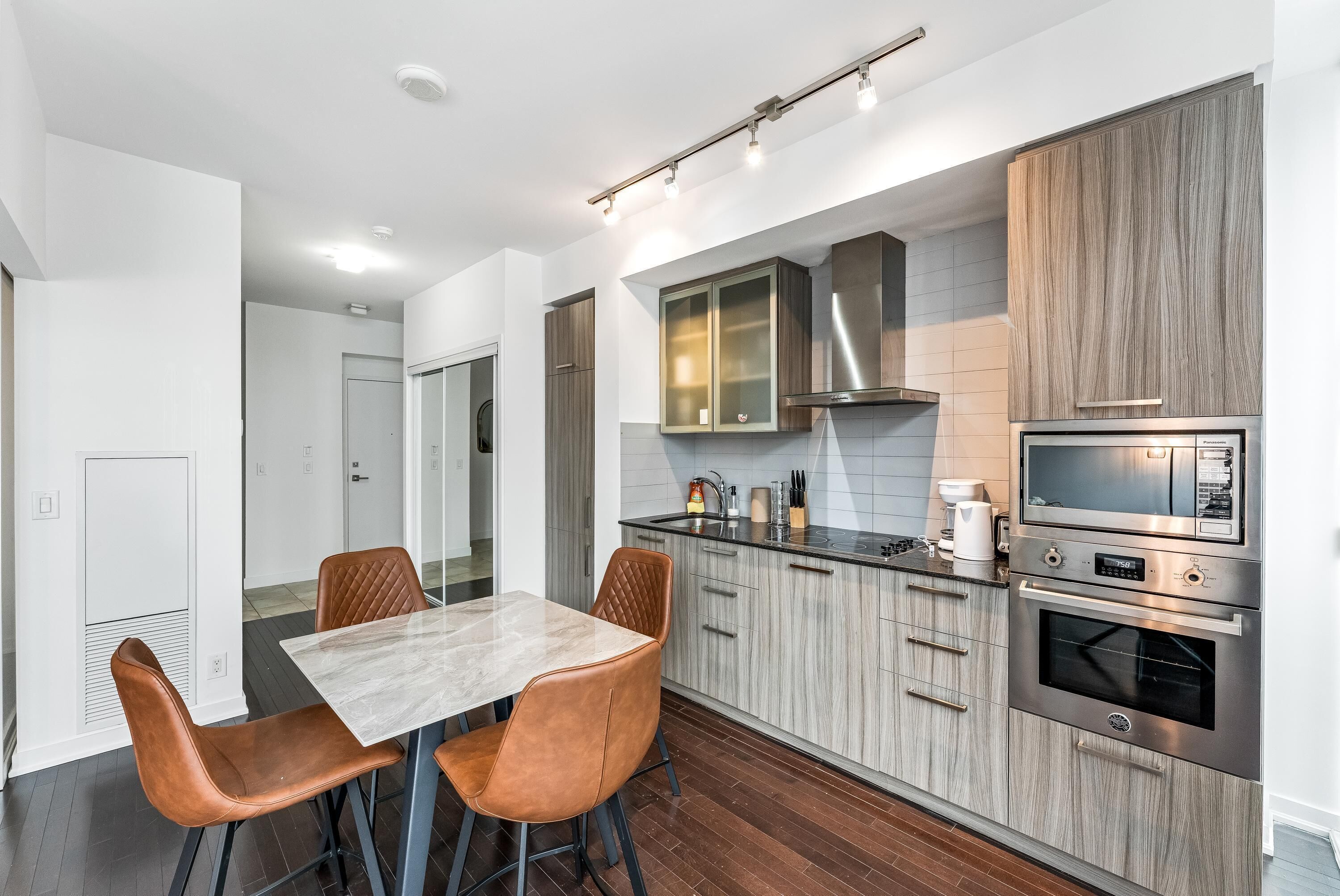 Premium Suite, 1 Queen Bed with Sofa bed, Non Smoking | Room amenity