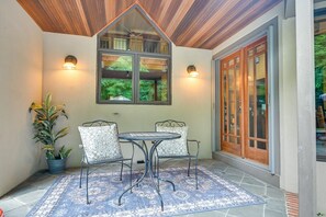 Outdoor dining - Luxury 2-bedroom, 1 bath basement apartment w/ pool, hot tub, grill & patio. (Longmeadow)