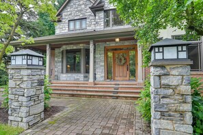 Exterior detail - Luxury 2-bedroom, 1 bath basement apartment w/ pool, hot tub, grill & patio. (Longmeadow)
