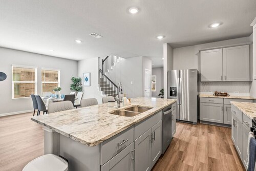 4Bed Luxury Getaway | Pool Table | Near Lake Lavon