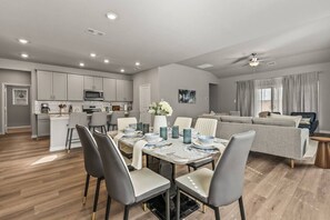 Unclassified image, 5 of 55, button - 4Bed Luxury Getaway | Pool Table | Near Lake Lavon (Farmersville)