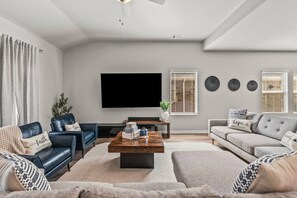 Unclassified image, 2 of 55, button - 4Bed Luxury Getaway | Pool Table | Near Lake Lavon (Farmersville)