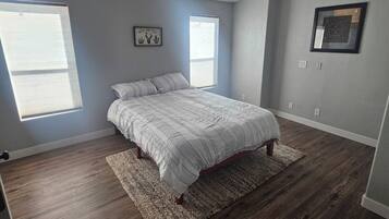 4 bedrooms, bed sheets