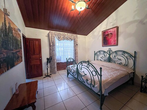 Spacious mountain view house in Perez Zeledón