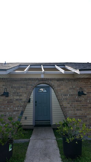 Exterior detail - Our Coastal Family Home – 2 Blocks to the Beach (Galveston)