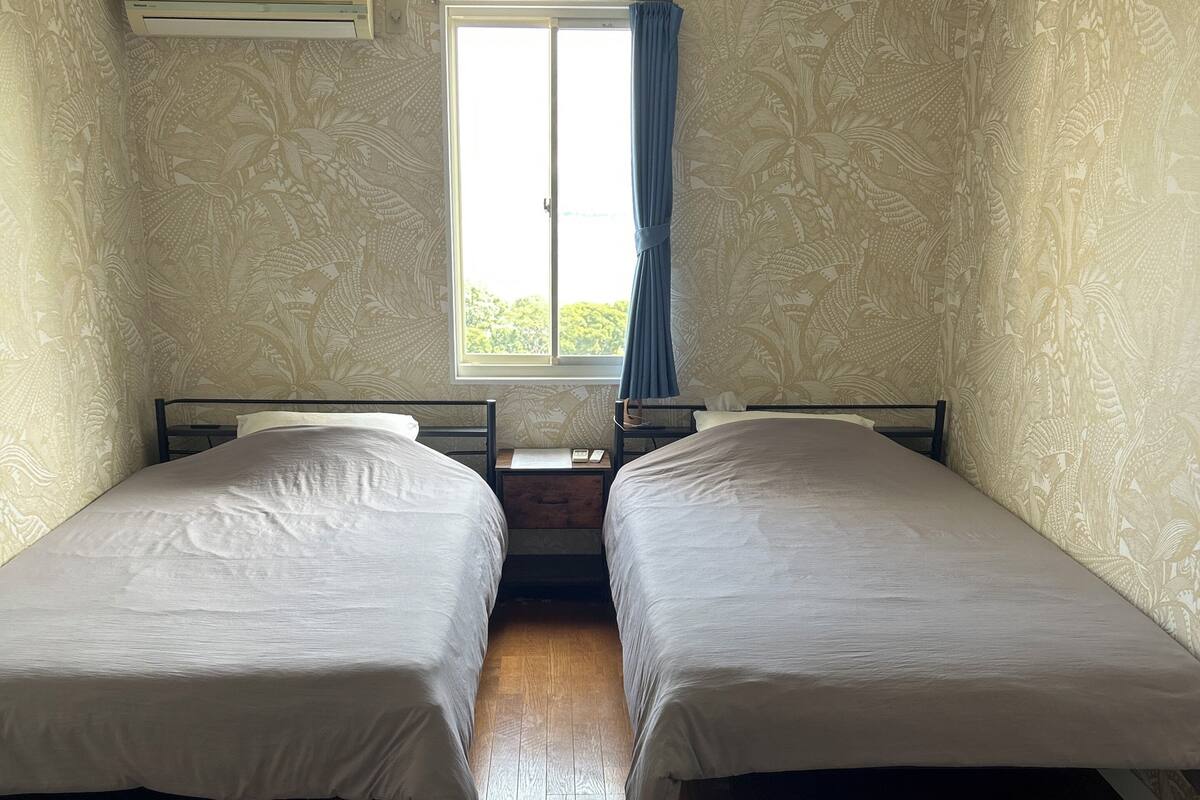Habitación con 2 camas individuales, vista al mar | Wifi gratis