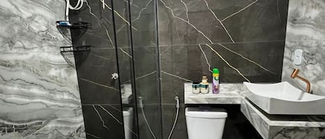 Handtücher, Seife, Toilettenpapier