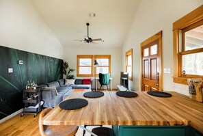 Unclassified image, 2 of 17, button