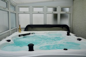 Interior - 6BR House with Butler, Sauna and Hot Tub in Glasgow (Chapelhall)