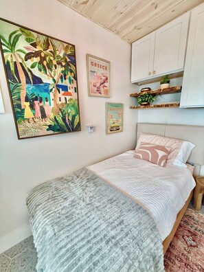 WiFi, bed sheets - Tiny Modern Okaloosa Island Waterfront Studio (Fort Walton Beach)