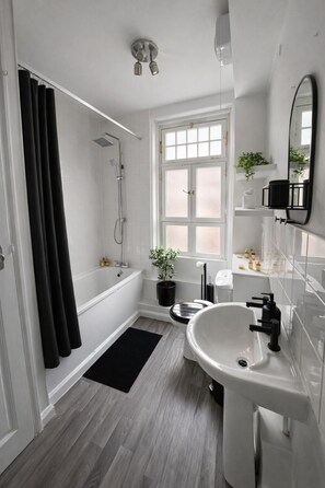 Hair dryer, bidet - Heart of London Signature Stay | Sleeps 6 (Greater London)