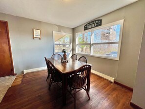 Dining - Cozy House Near Norfork Lake in Mountain Home (Mountain Home)