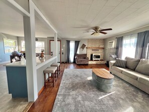 Living area - Cozy House Near Norfork Lake in Mountain Home (Mountain Home)