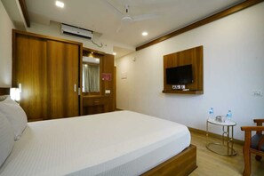 Deluxe Double Room, Garden View - Hotel Astro Marine (Kanayannur)