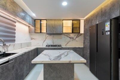 Stylish 3 BR condo with 24/7 Power, high speed WiFi, Pool, & a PS5