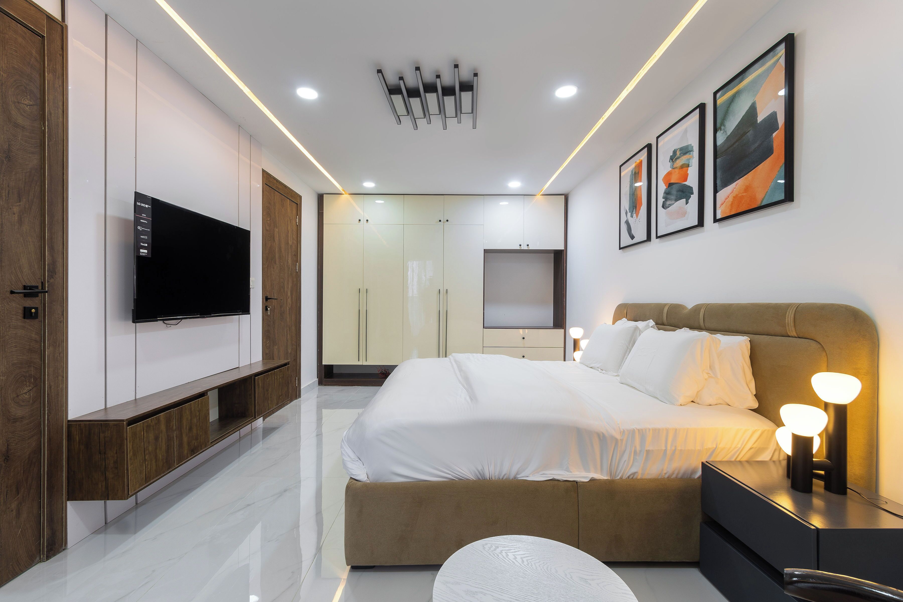 3 bedrooms, desk, iron/ironing board, free WiFi