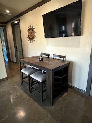 Dining - Barndo @ Cheniere AirBnb, Events, & Venue (West Monroe)