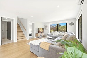 Unclassified image, 4 of 50, button - Sandy Bay Retreat Close to Hobart CBD & Beach (Sandy Bay)