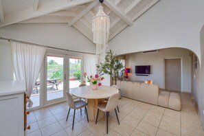 Interior - Beach House with Pool in Noord (Noord)