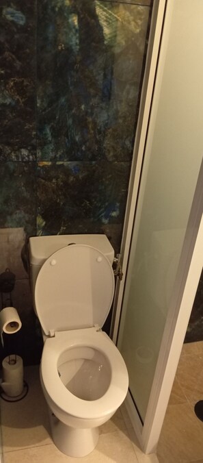 Handtücher, Seife, Toilettenpapier