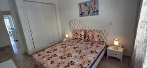 3 chambres, fer et planche à repasser, Wi-Fi gratuit, draps fournis