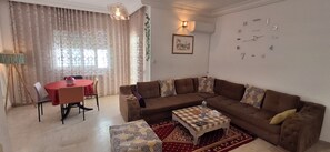 Smart TV, video games - Spacious apartment, perfect for families and guests (Aouina)