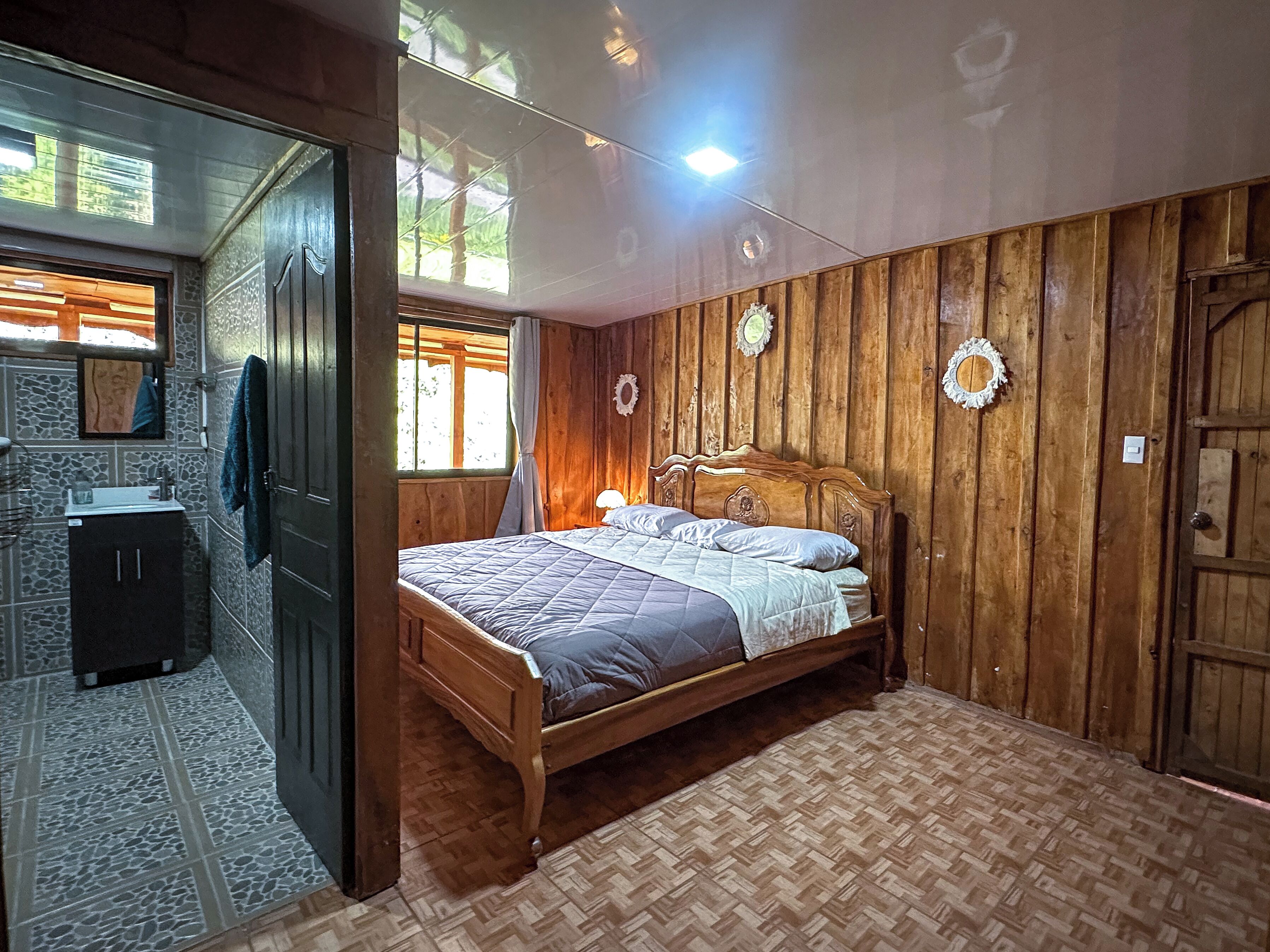 3 bedrooms, free WiFi, bed sheets, wheelchair access