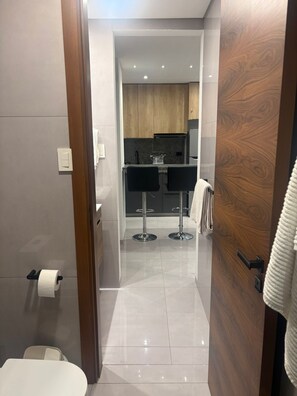 Shower, hair dryer, towels, soap - Beutiful one bedroom one bathroom fully equiped apartment on the best zone of sc (Santa Cruz de la Sierra)