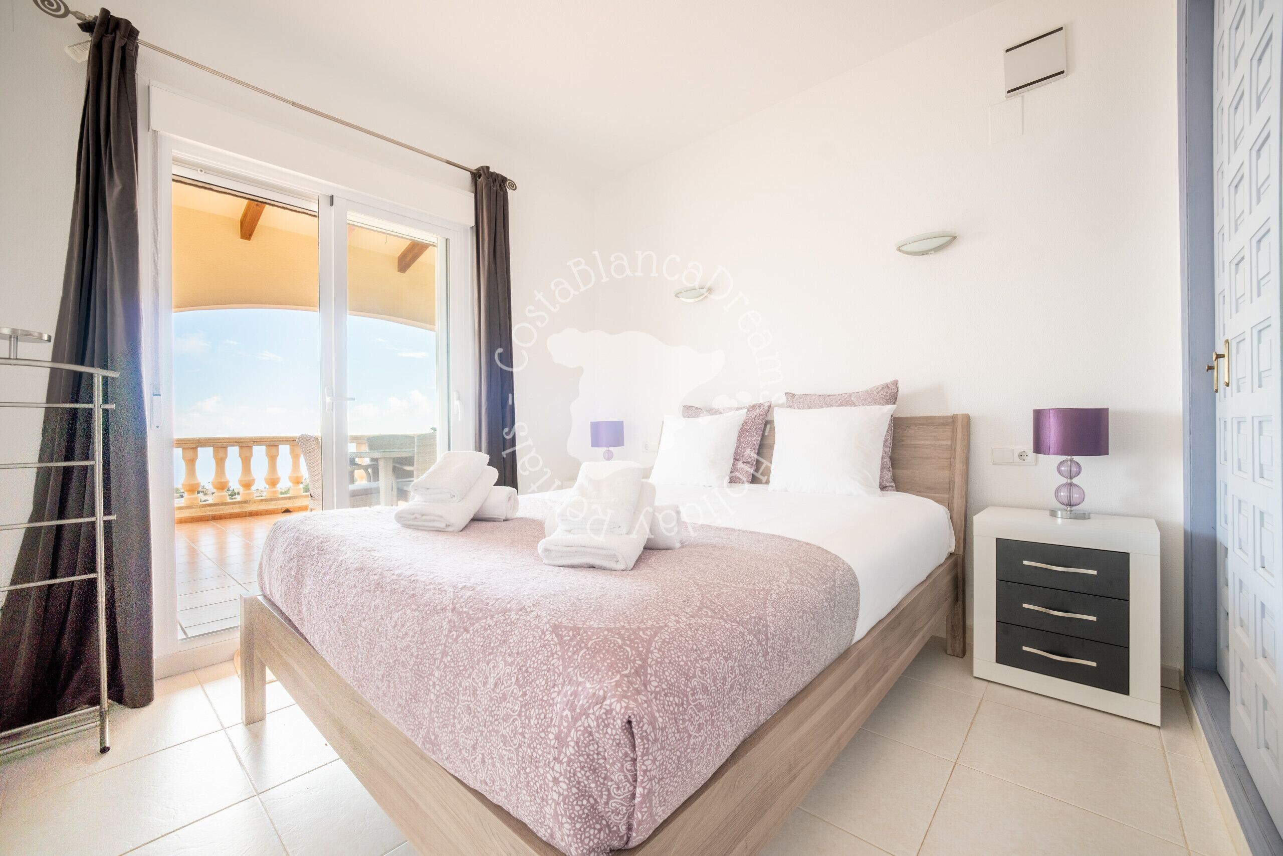Iron/ironing board, free WiFi, bed sheets