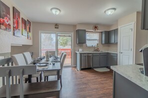 Dining - Modern 5BR Retreat, Home Theater and Pets Welcome Sleeps 12 (Colorado Springs)