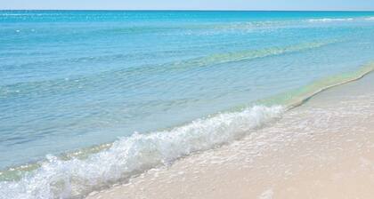 Luxury 4BR/3.5BA Coastal Retreat w/Pool --1 Block to Beach -- Sleeps 15 Guests!